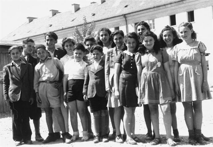 Qué pasó con los judíos supervivientes después del final de la Segunda  Guerra Mundial? :: About Holocaust