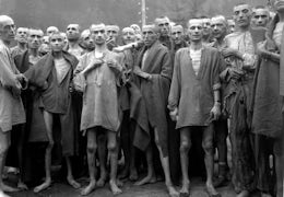 1280px ebensee concentration camp prisoners 1945 1024x752